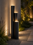 Ensemble de bornes lumineuses extérieures au design cylindrique en métal