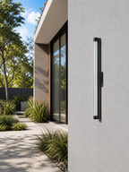 Applique murale extérieure au design tubulaire linéaire et au diffuseur opaque