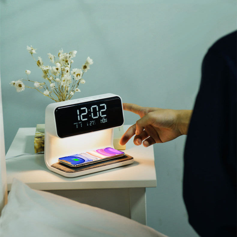 Lampada da Comodino | LED Dimmerabile con Ricarica Wireless e Sveglia Digitale