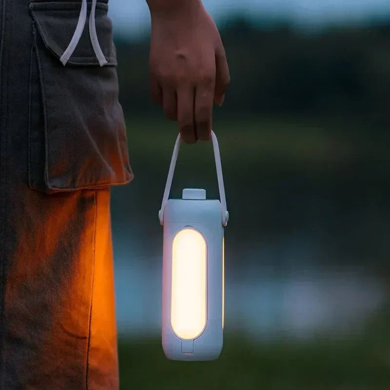 Lumo Lampada da Campeggio | 300 Lumen, Powerbank Integrato, Resistente all'Acqua