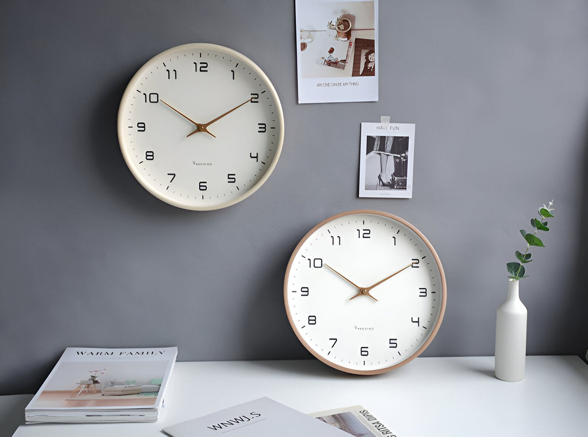 Minimalistische Wanduhr aus Holz, 30 cm