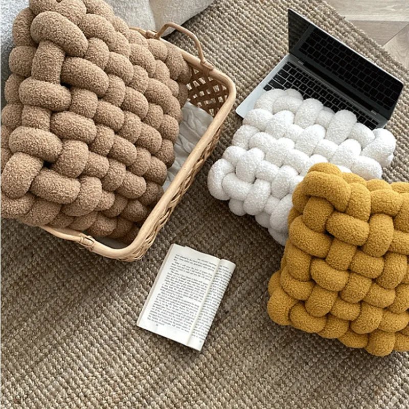 Cuscino Decorativo Annodato in Peluche Morbido - Design Scandinavo